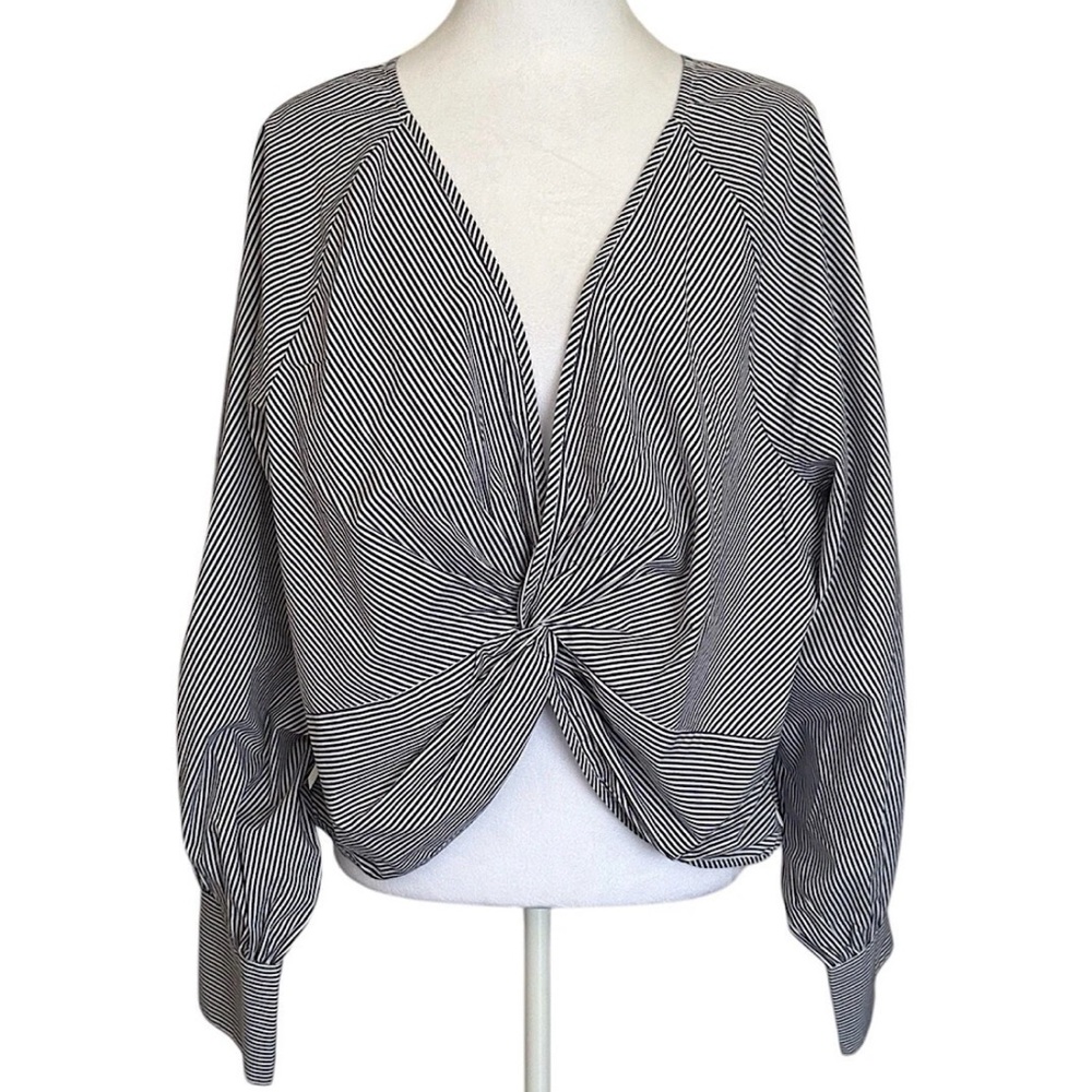 NWT Abercrombie & Fitch Women's Cropped Front Twist Top v-Neck Blue White Sz XL